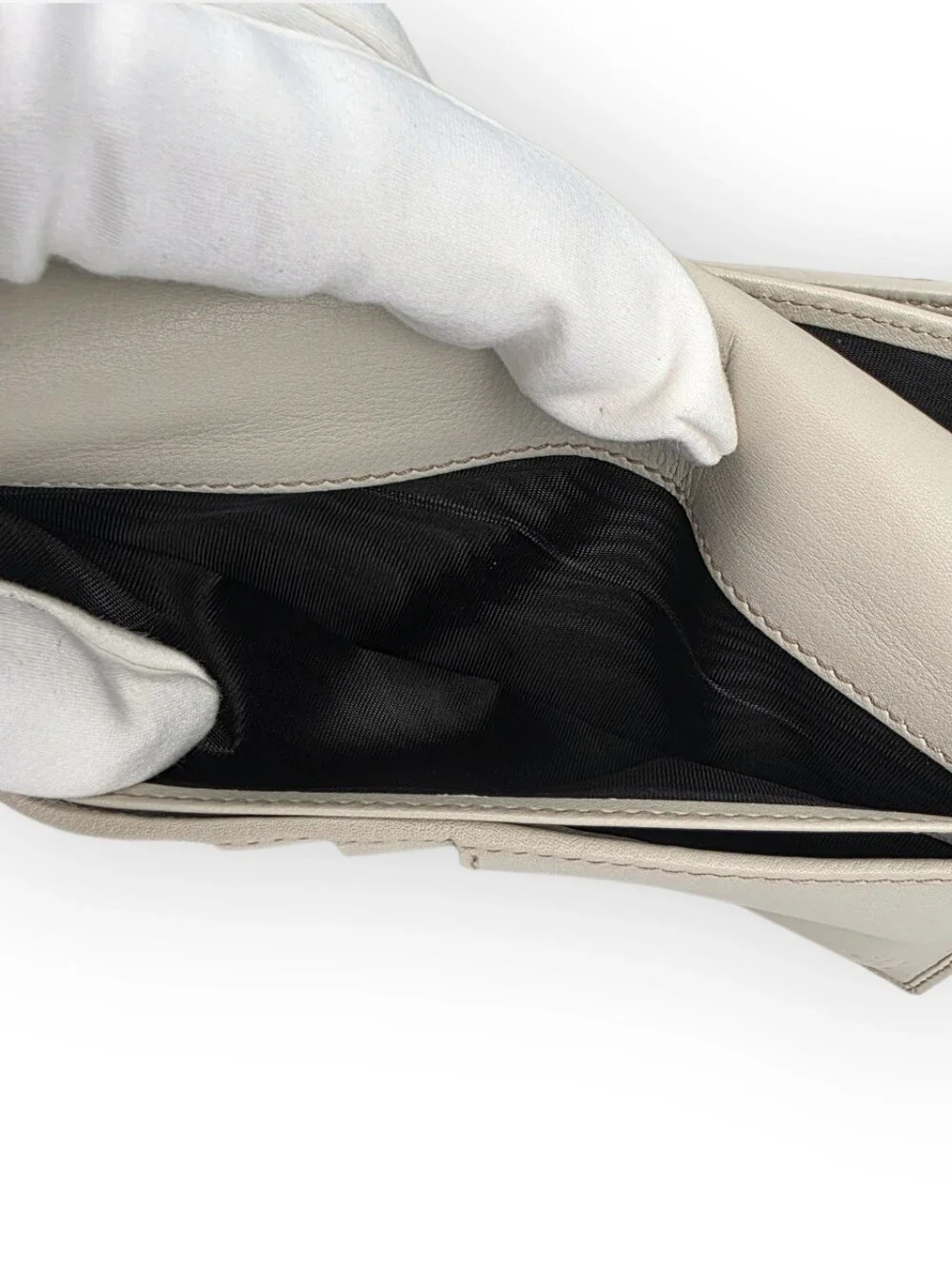 Gucci Guccissima Bow Signature Wallet Ivory - Picture 13 of 16